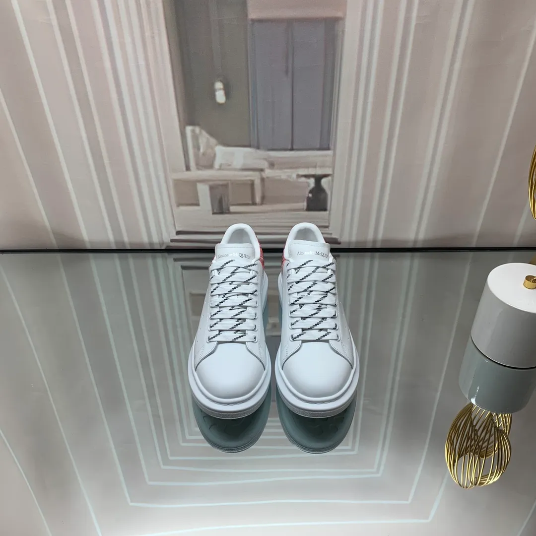 👟👟Ex-factory price 560👟👟 Professional McQueen factory. Top version. Couple style Alexander McQUEEN high version has been upgraded to the highest quality again✅ 💪McQueen Spring, Summer, Autumn and Winter top version Purchasing level✅ Recruiting national online and offline agents to join🤝 🏆Fabric: Original materials imported from Italy. Texture, water-resistant and non-discoloring 🏆Inner lining: ️A-grade Italian imported lining resistant to dirt, sweat-absorbent, breathable and comfortable 🏆Foot pads: top-grade imported Italian super-soft cowhide leather 🏆Outsole: PU+counter 1:1 🏆Shoe box: original white box. Plus white flip cover for double-layer protection. Cloth bag. Handbag. Certificate of 1:1 mold opening, 4-piece set. Delivered with a pair of shoelaces. 🖕🏿🖕🏿🖕🏿 You can choose any pair of shoelaces in any color of our factory 🏆Code number: women's 34-41. men's 38-46 🏆Special remarks (women's code 34.40.41, men's code 38.45.46 is customized, no returns or exchanges) Win-win cooperation 🤝